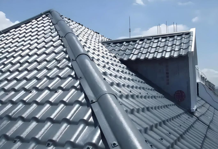 烈日暴雨轮番轰炸？四川自建房换瓦，如何应对“热胀冷缩”的严酷考验